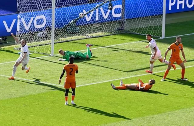九游体育官网-一等理想二流球员第三晋级 荷兰演砸小组收官战