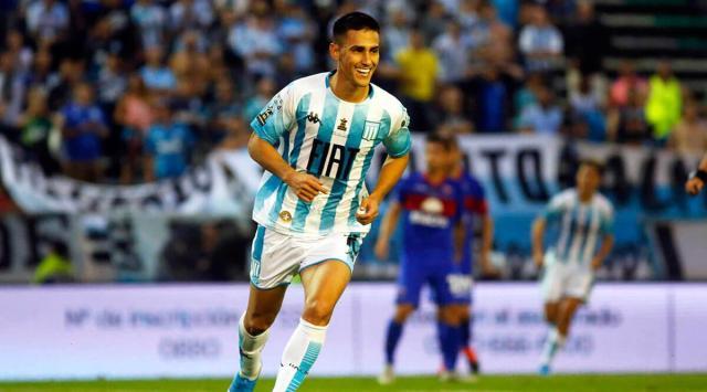 九游体育app-66米外吊射 他打进南美足联赛事历史上最远进球！