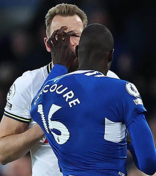 九游体育官网-换了主帅不换灵魂，热刺接力让四，孔蒂骂对了？