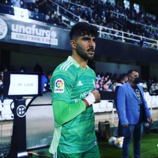 【2021亚洲金球奖】刚和武磊擦肩而过的伊朗门将