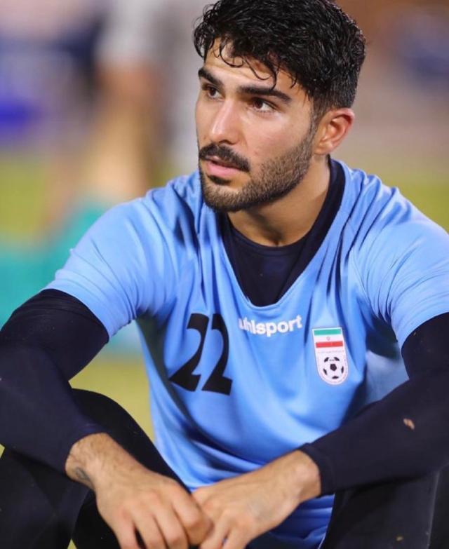 【2021亚洲金球奖】刚和武磊擦肩而过的伊朗门将